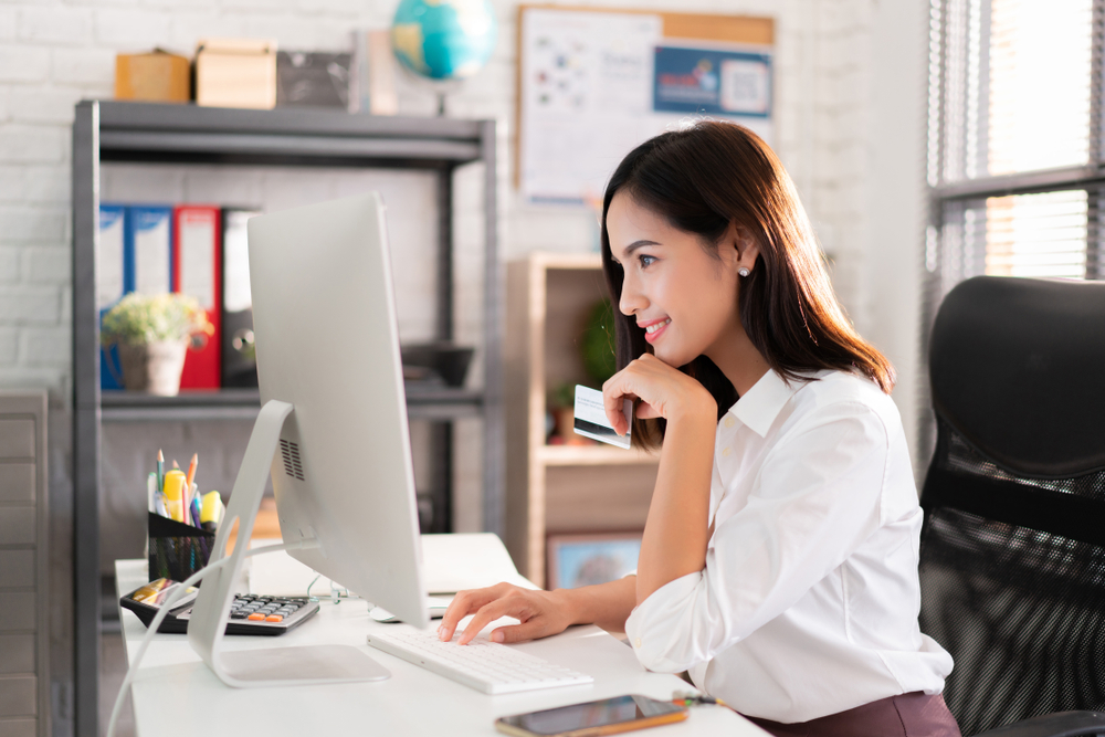 a woman researching about credit card on her computer