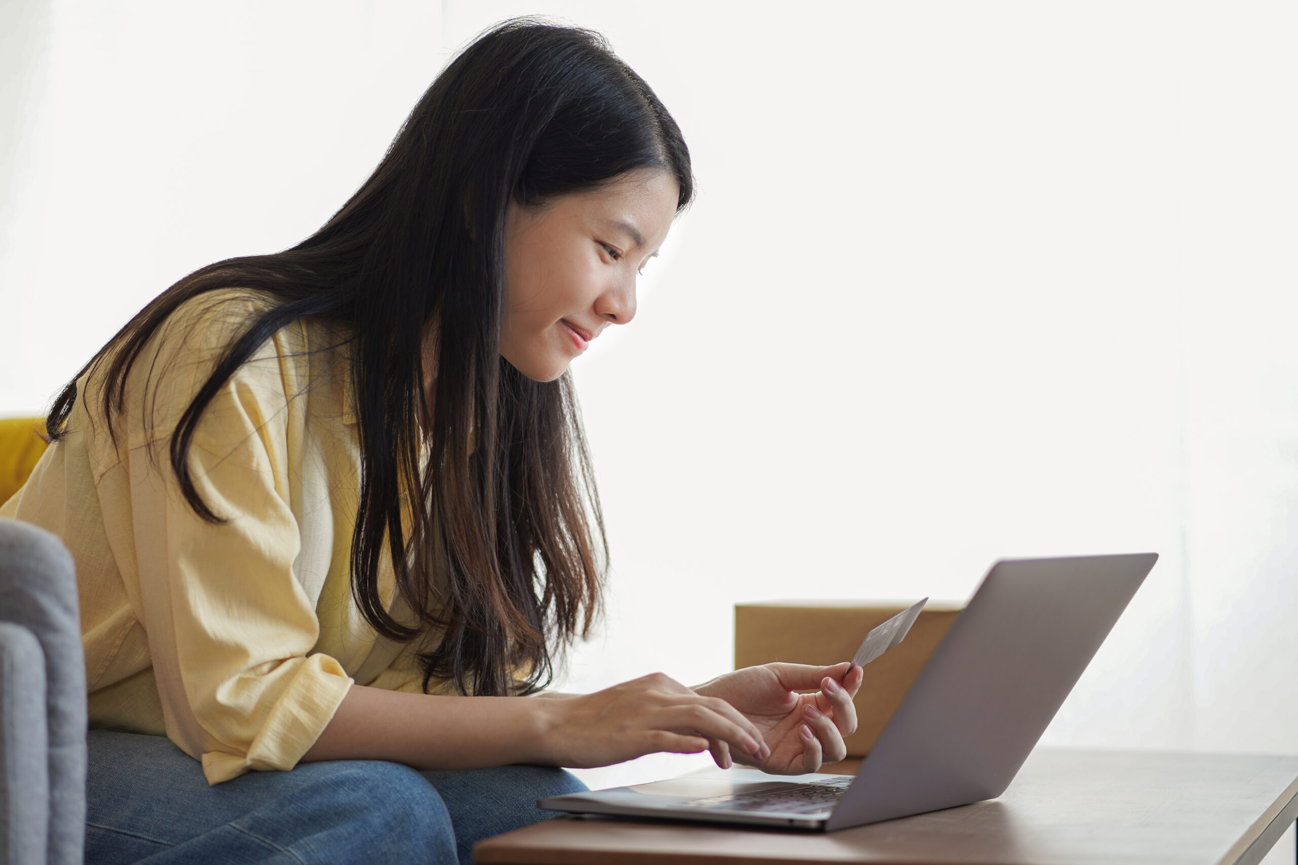 Cashback vs. Rewards Credit Card: Which One Fits You Best?