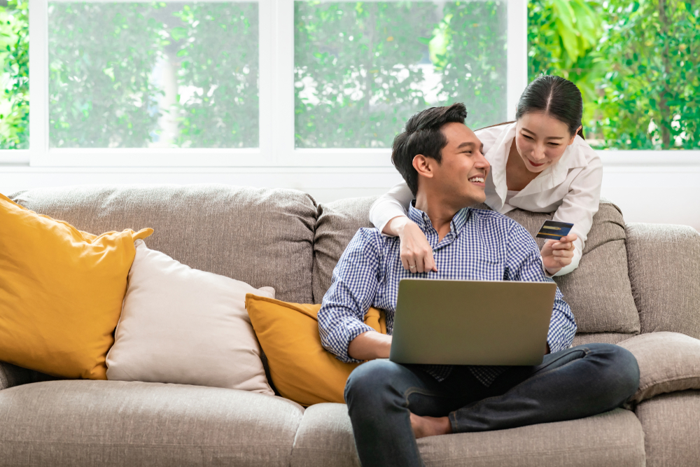 a couple researching about their credit score